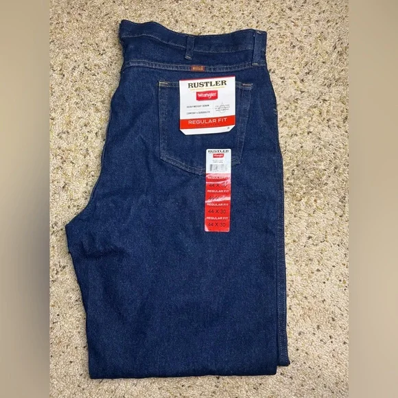 NWT Men’s Rustler Wrangler Blue Jeans Regular Fit Straight Leg size: 44X 30